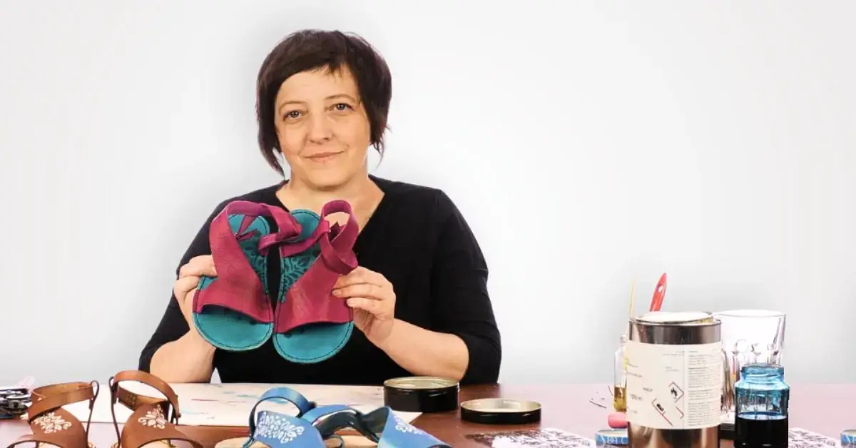 Šití bot pro začátečníky – sandály, lektorka a její výrobky